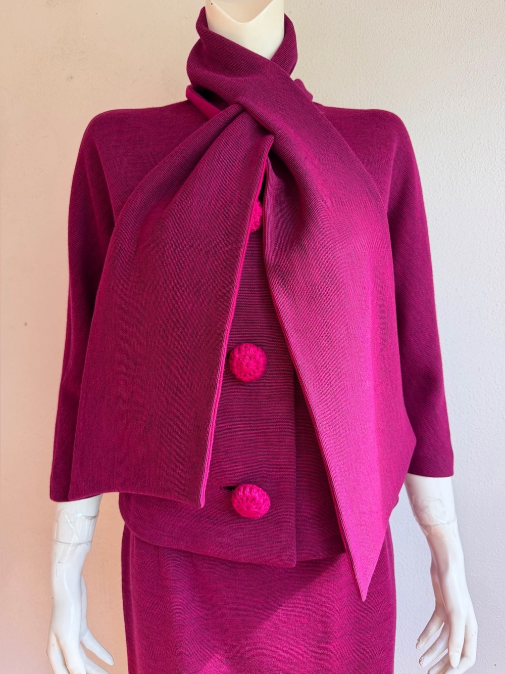 Vintage 1950s 1960s MAGENTA PINK Wool Knit Suit Skirt Set Promenade Scarf Ascot - Picture 6 of 16